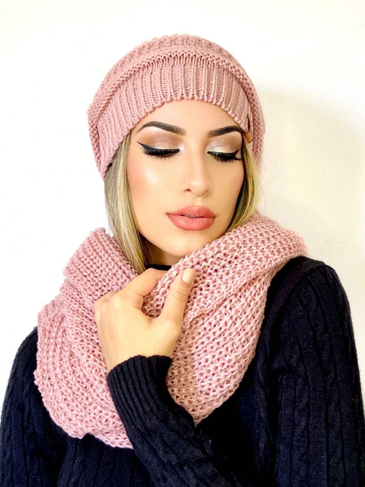 Wollmütze und Schal-Set für Damen – Stil und Komfort für kalte Tage