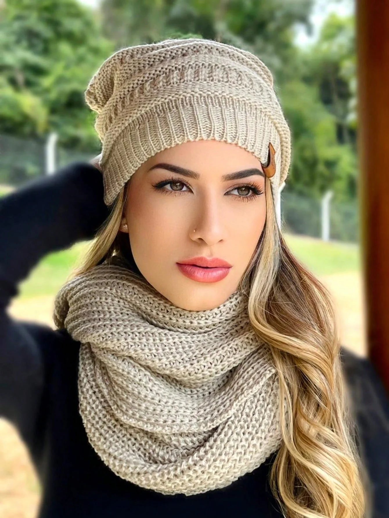 Wollmütze und Schal-Set für Damen – Stil und Komfort für kalte Tage