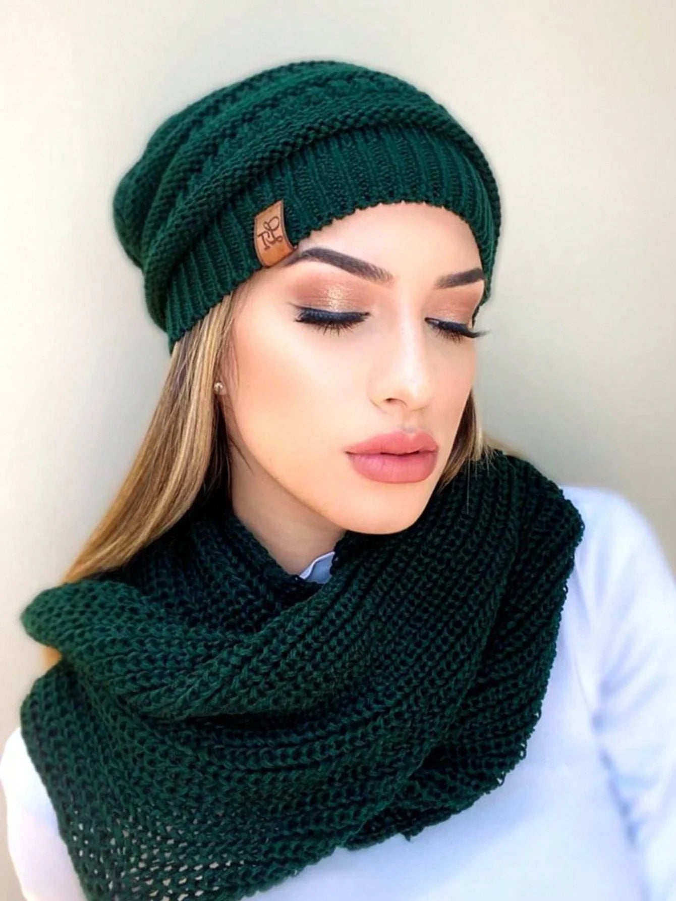 Wollmütze und Schal-Set für Damen – Stil und Komfort für kalte Tage