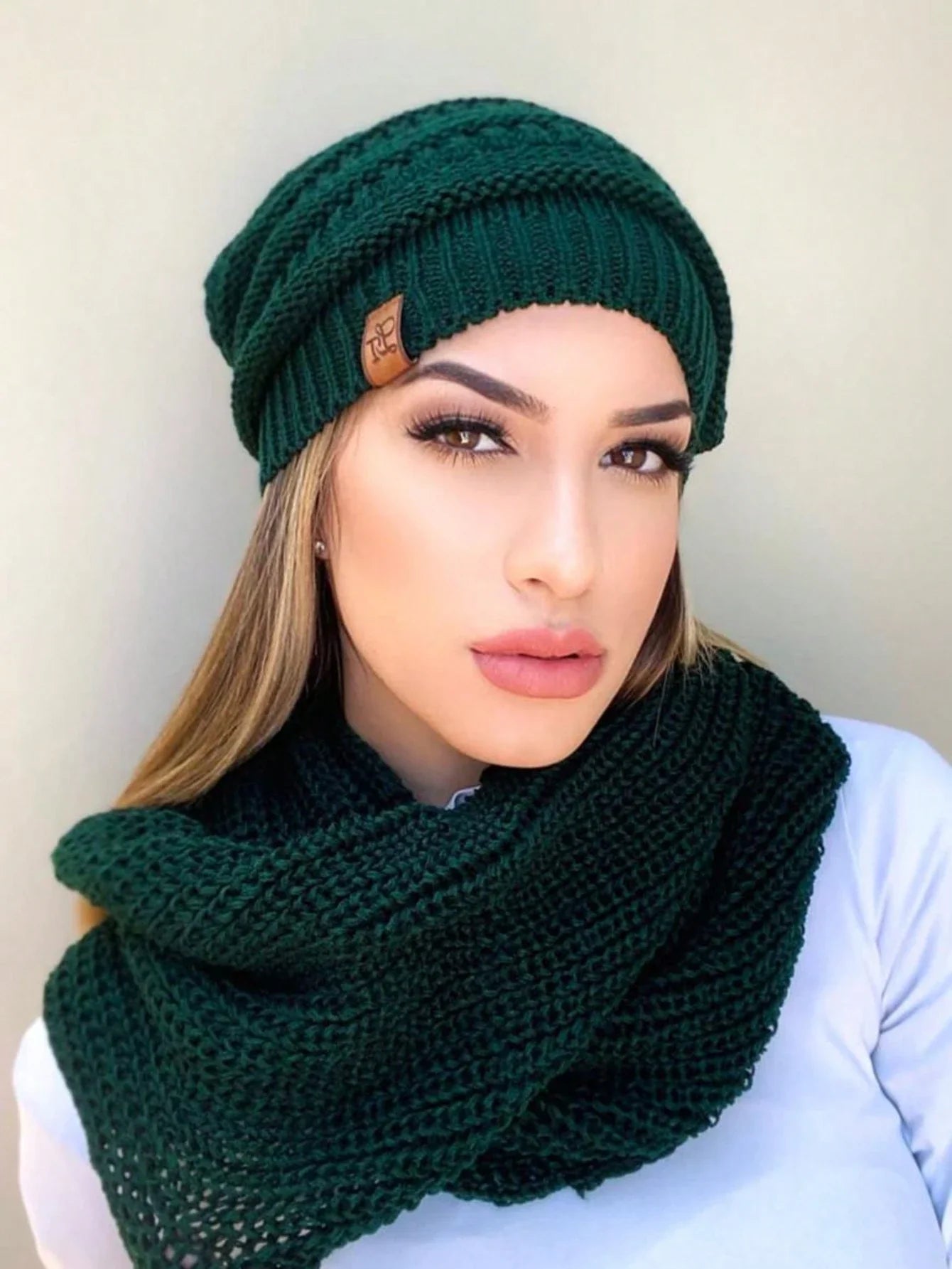 Wollmütze und Schal-Set für Damen – Stil und Komfort für kalte Tage