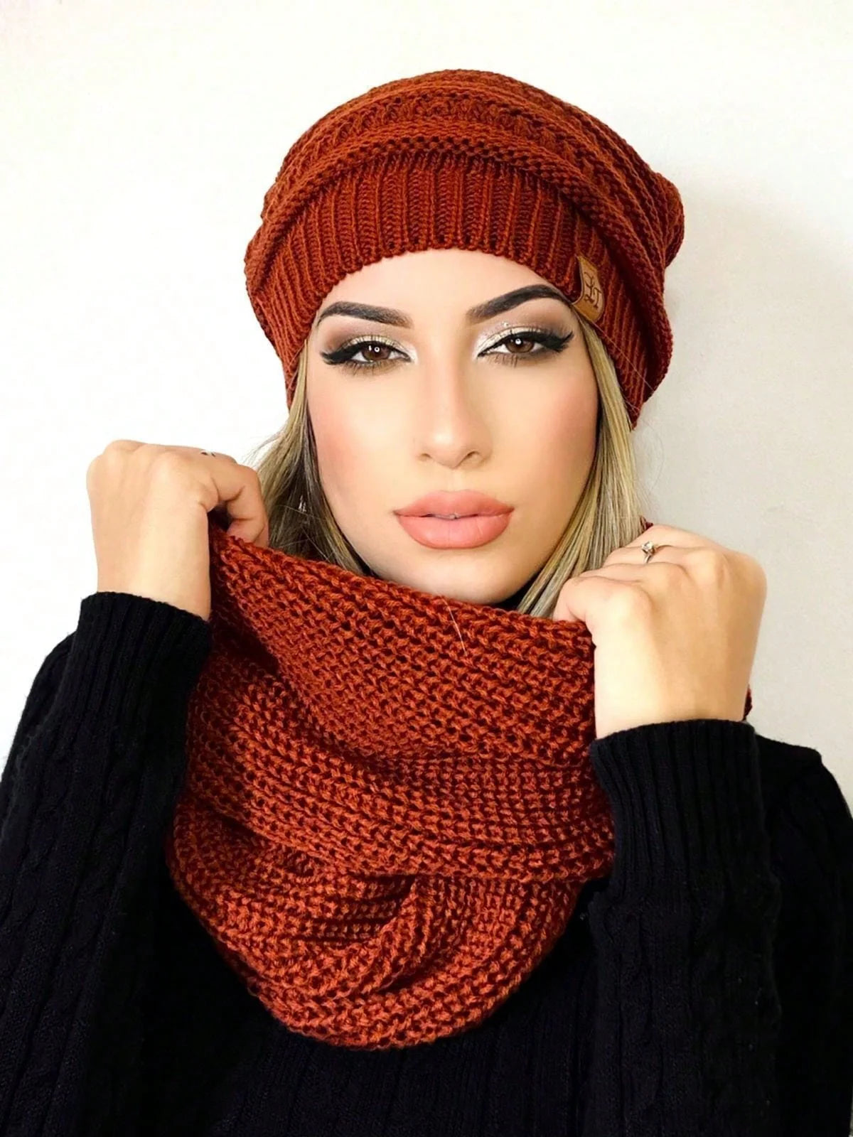 Wollmütze und Schal-Set für Damen – Stil und Komfort für kalte Tage