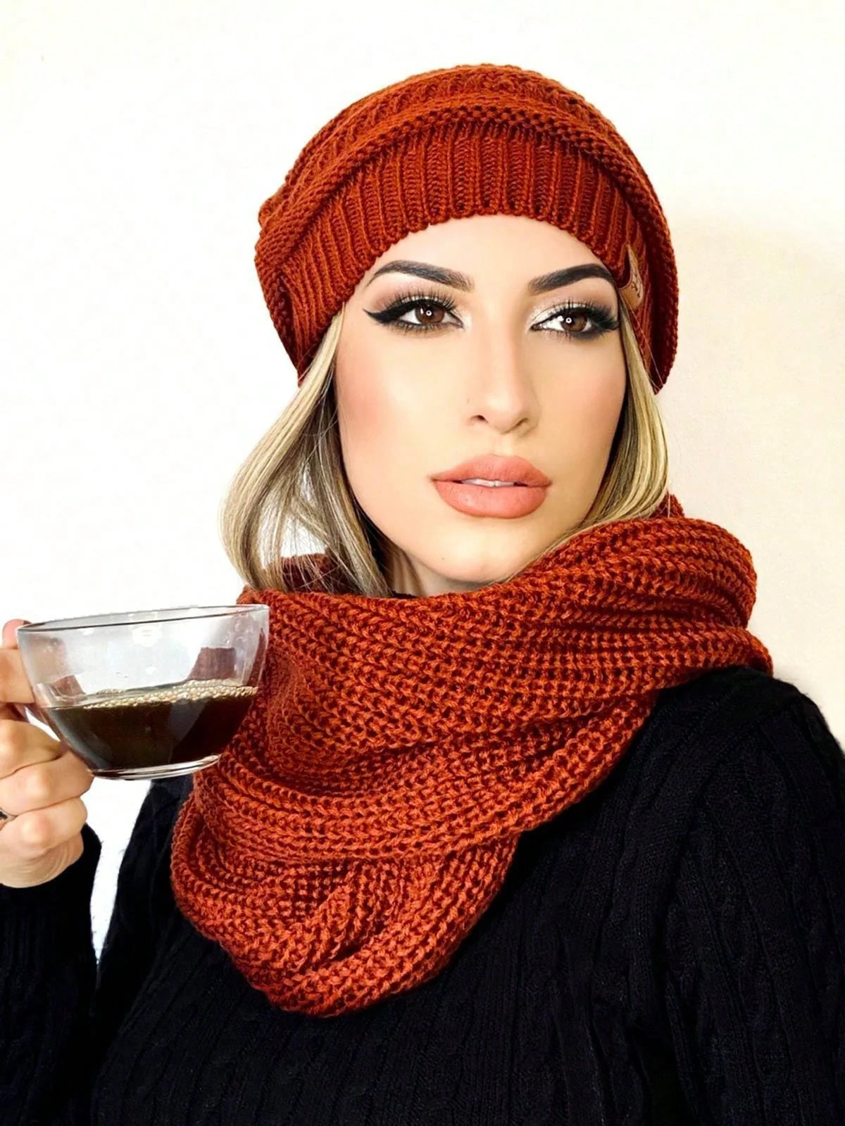 Wollmütze und Schal-Set für Damen – Stil und Komfort für kalte Tage